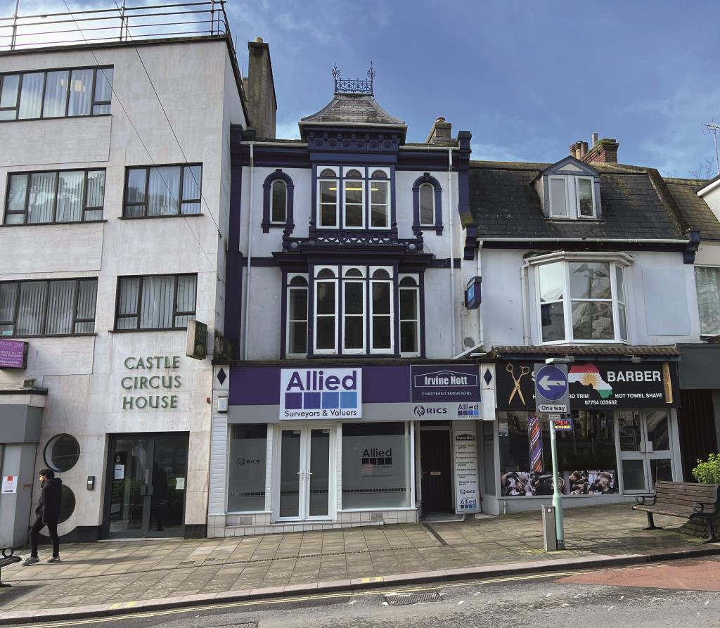 Lot: 130 - COMMERCIAL BUILDING WITH PLANNING FOR TWO FLATS TO THE UPPER FLOORS AND FURTHER POTENTIAL - General view of front of property